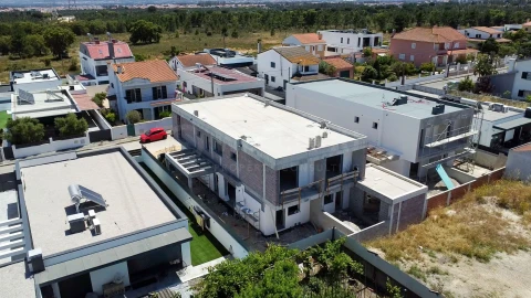 Moradia T4 para Venda em Fernao Ferro