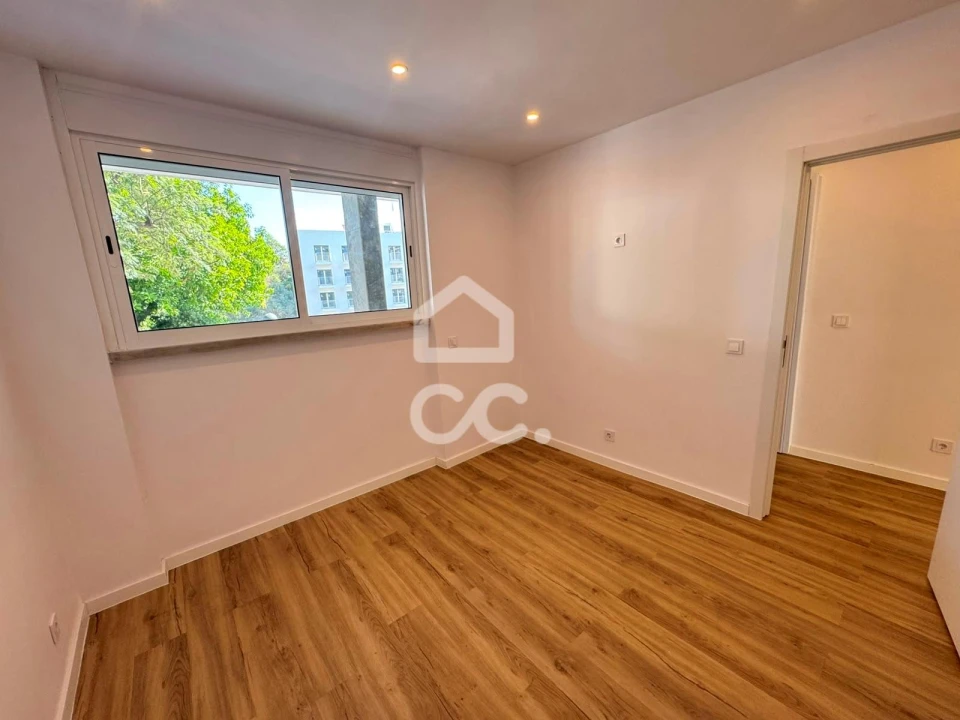 Apartamento T2 para Venda em Sacavém e Prior Velho Foto 13