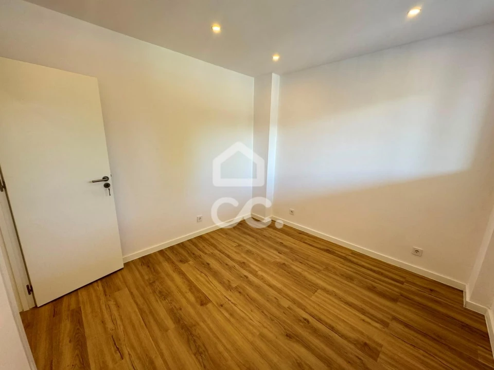 Apartamento T2 para Venda em Sacavém e Prior Velho Foto 14