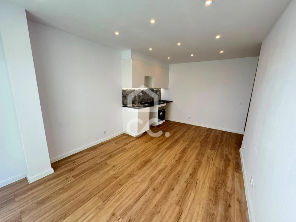 Apartamento T2 para Venda em Sacavém e Prior Velho Foto 7