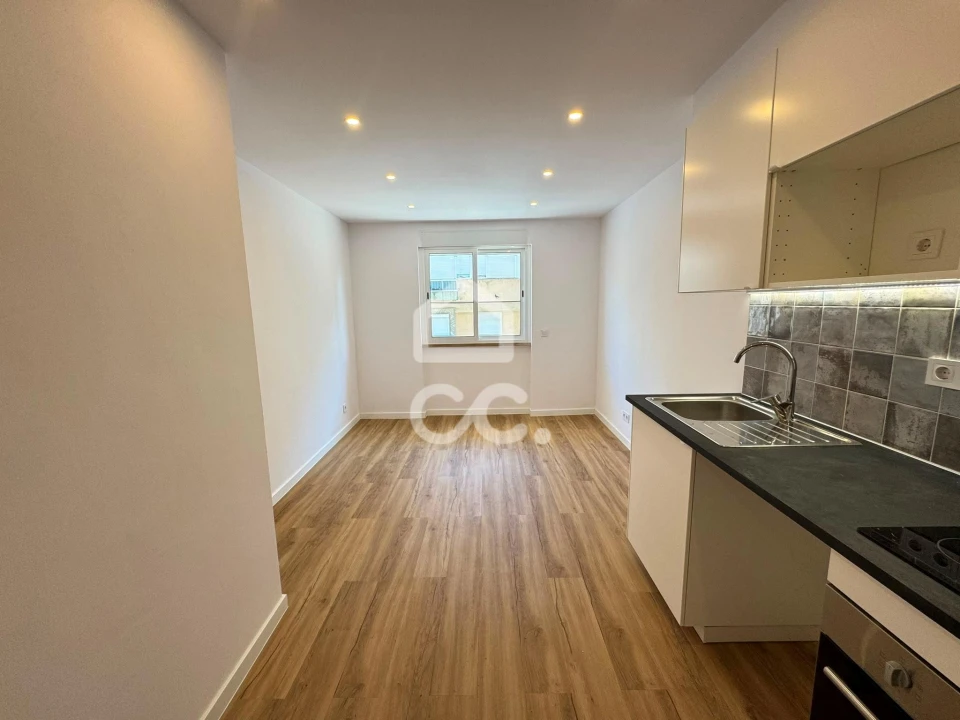 Apartamento T2 para Venda em Odivelas Foto 2