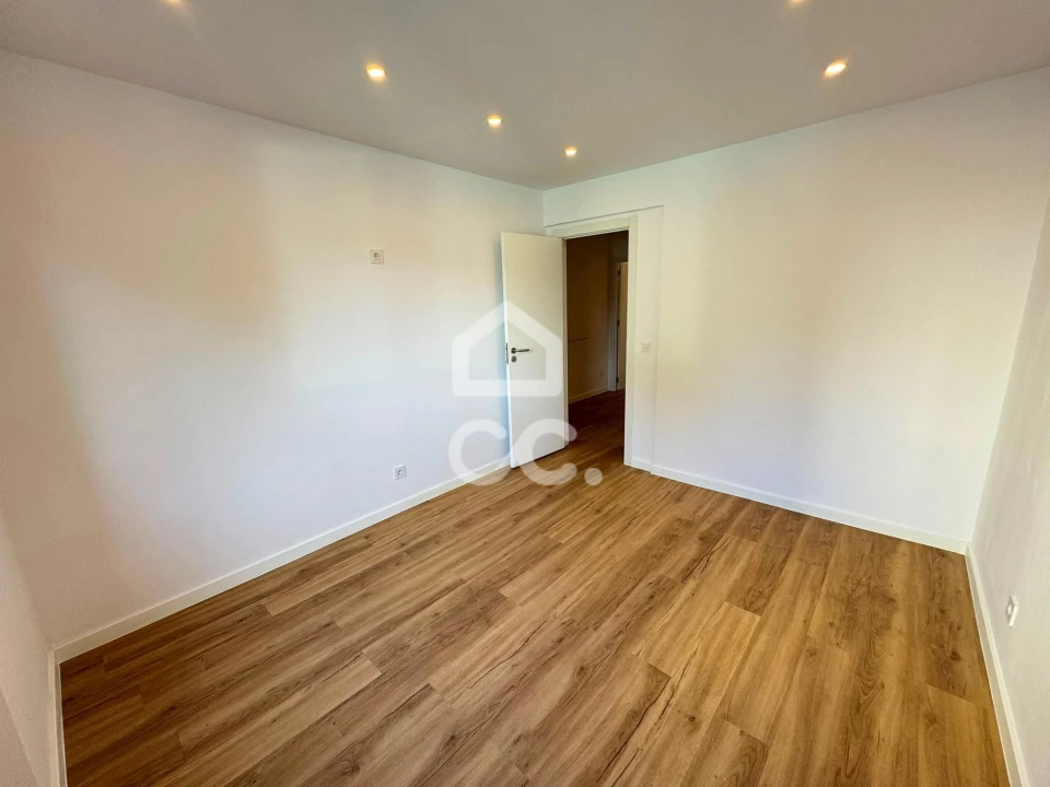 Apartamento T2 para Venda em Odivelas Foto 13