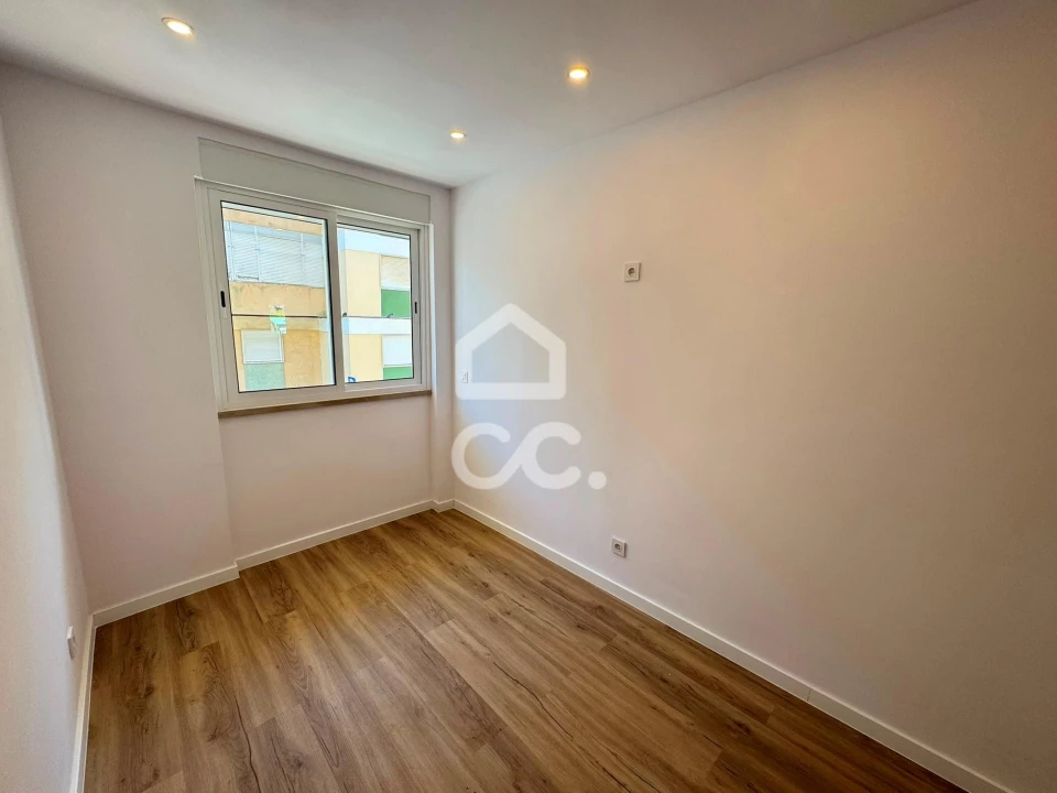 Apartamento T2 para Venda em Odivelas Foto 19
