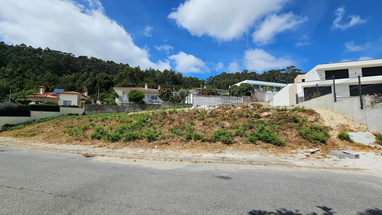 Terreno para Venda em Carapeços Foto 1