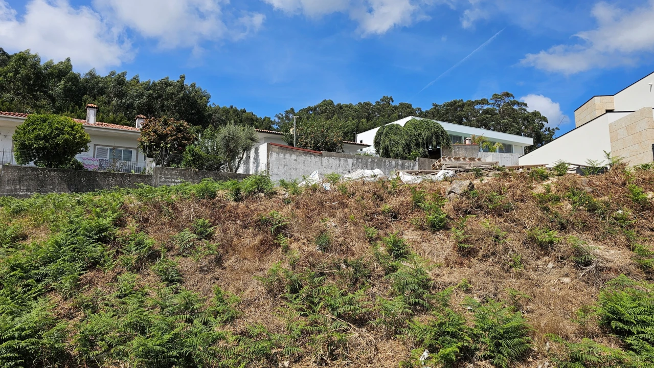 Terreno para Venda em Carapeços Foto 3
