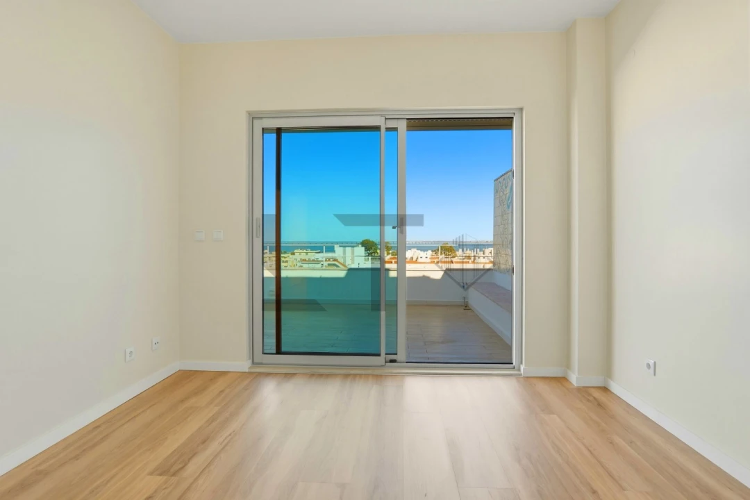 Apartamento T4 para Venda em Parque das Nações Foto 42