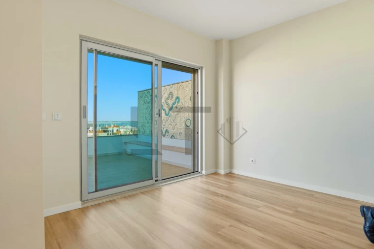 Apartamento T4 para Venda em Parque das Nações Foto 26