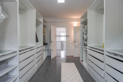 Moradia T5 para Venda em Ferragudo