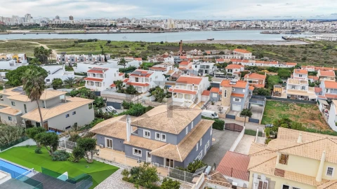 Moradia T5 para Venda em Ferragudo