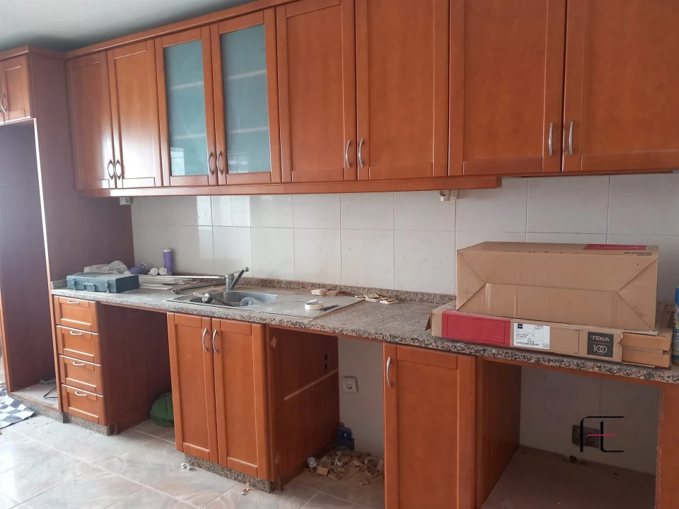 Apartamento T3 para Venda em Vilar de Andorinho Foto 2