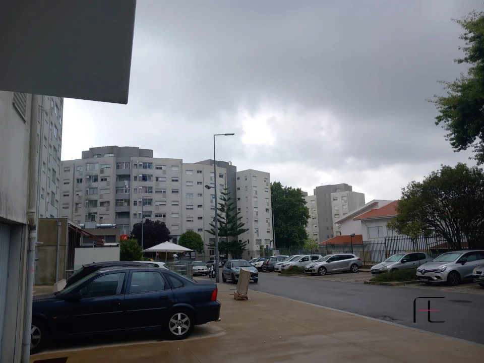 Apartamento T3 para Venda em Vilar de Andorinho Foto 1