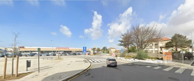 Loja para Arrendamento em Paranhos