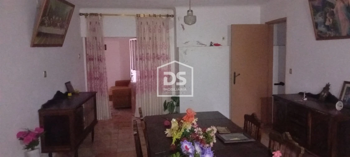 Moradia T0 para Venda em Malcata Foto 3