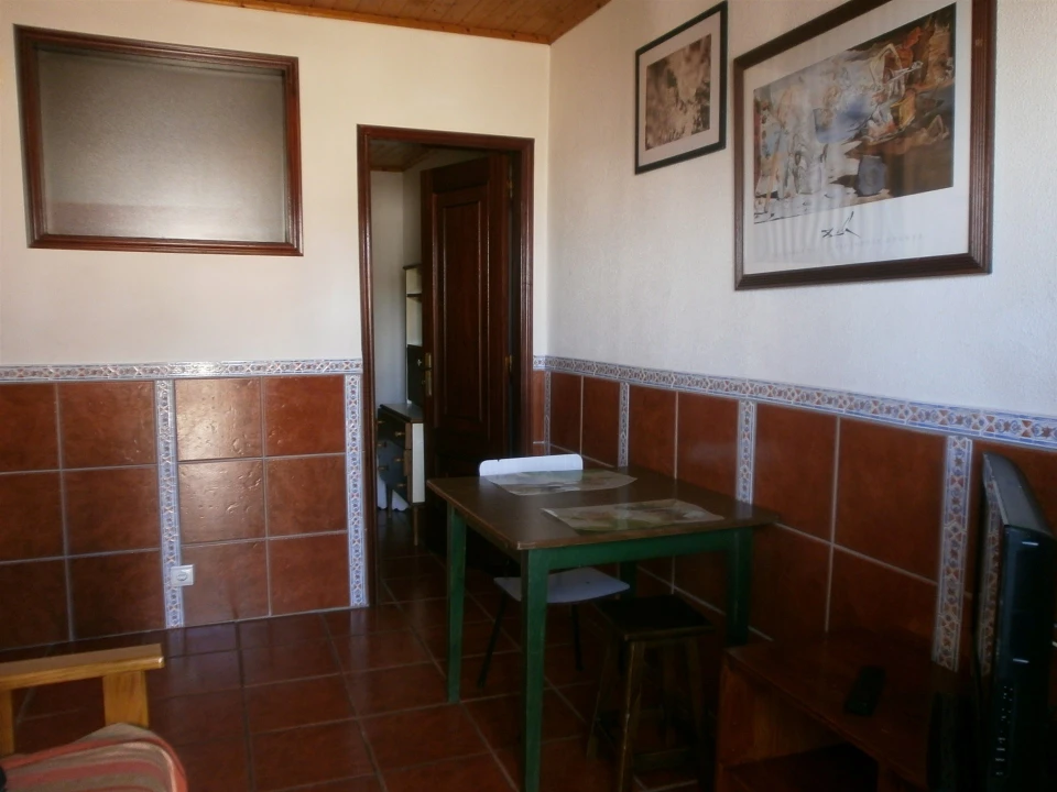 Apartamento T1 para Arrendamento em Santo Antonio dos Olivais Foto 1