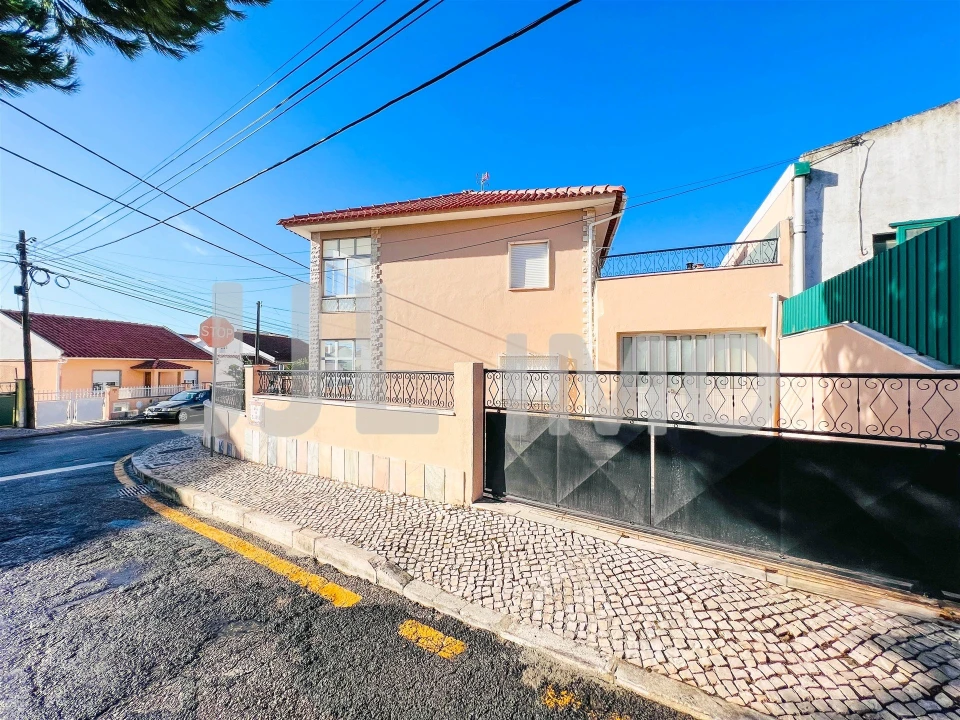 Moradia T6 para Arrendamento em São Domingos de Rana Foto 1