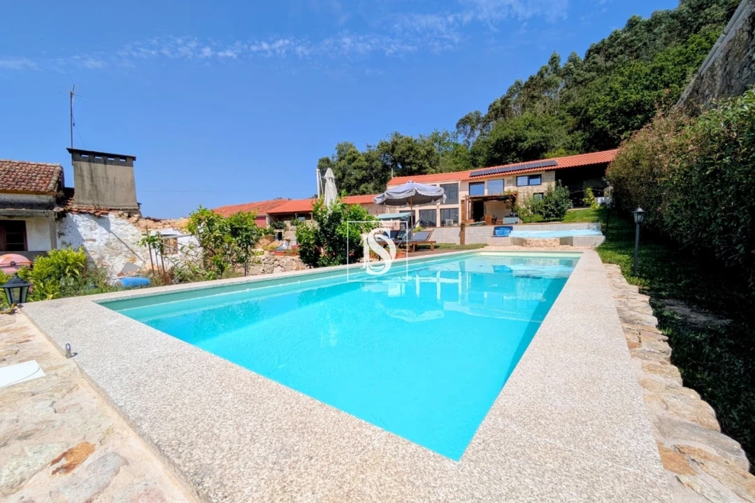 Moradia T7 para Venda em Rio Mau e Arcos Foto 3