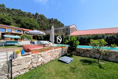 Moradia T7 para Venda em Rio Mau e Arcos