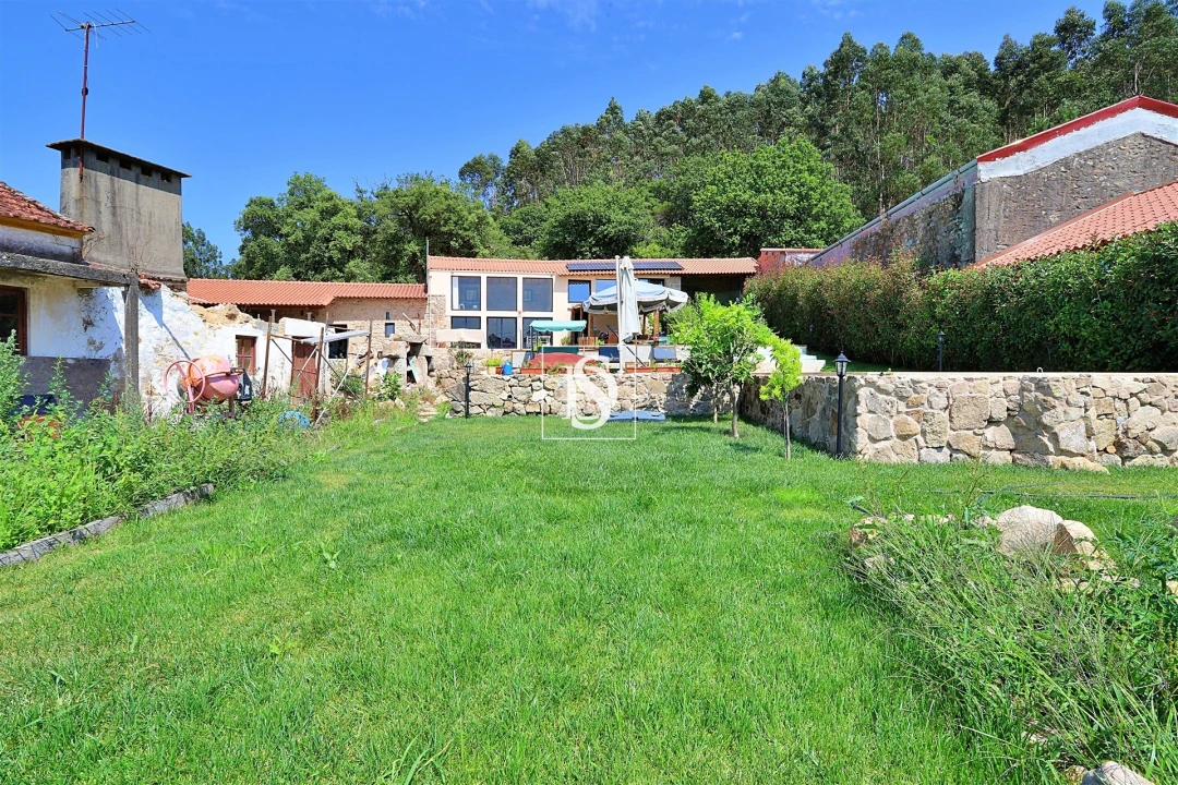 Moradia T7 para Venda em Rio Mau e Arcos Foto 4