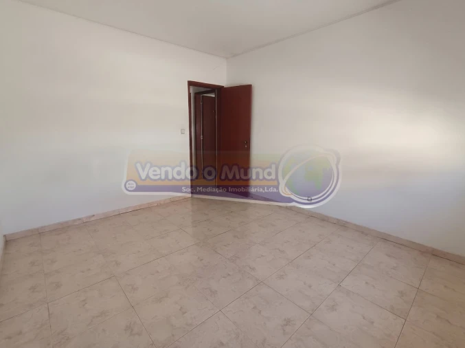 Apartamento T2 para Venda em Benavente Foto 5