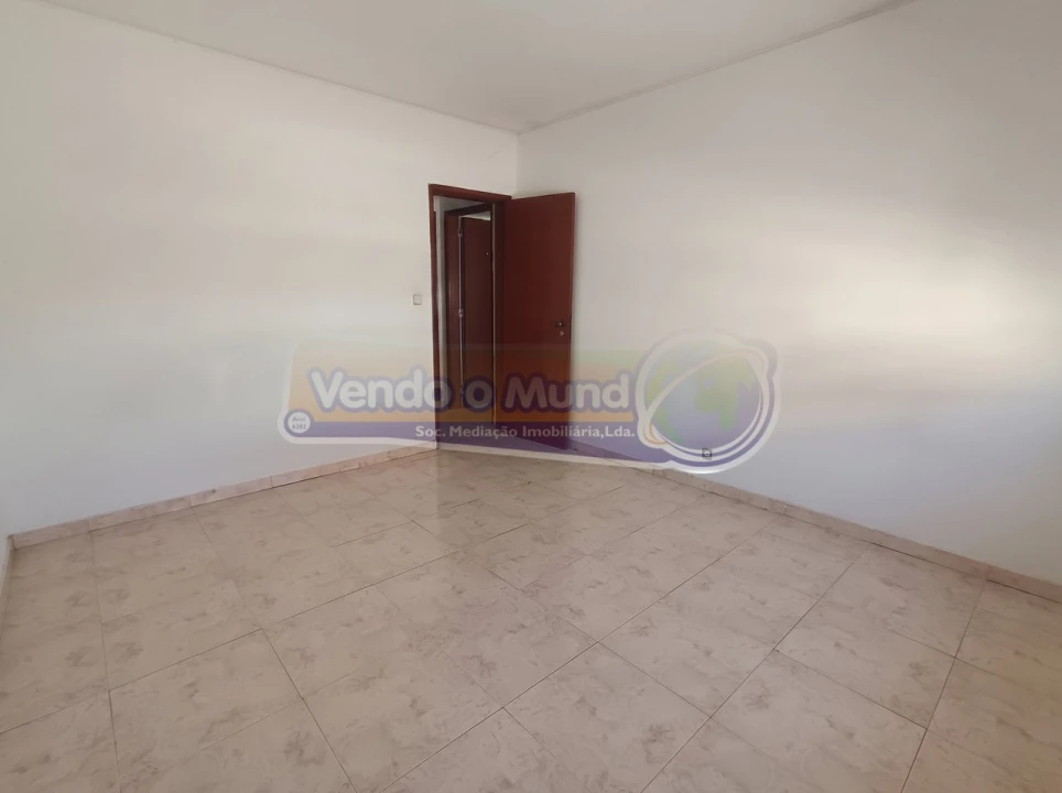 Apartamento T2 para Venda em Benavente Foto 5