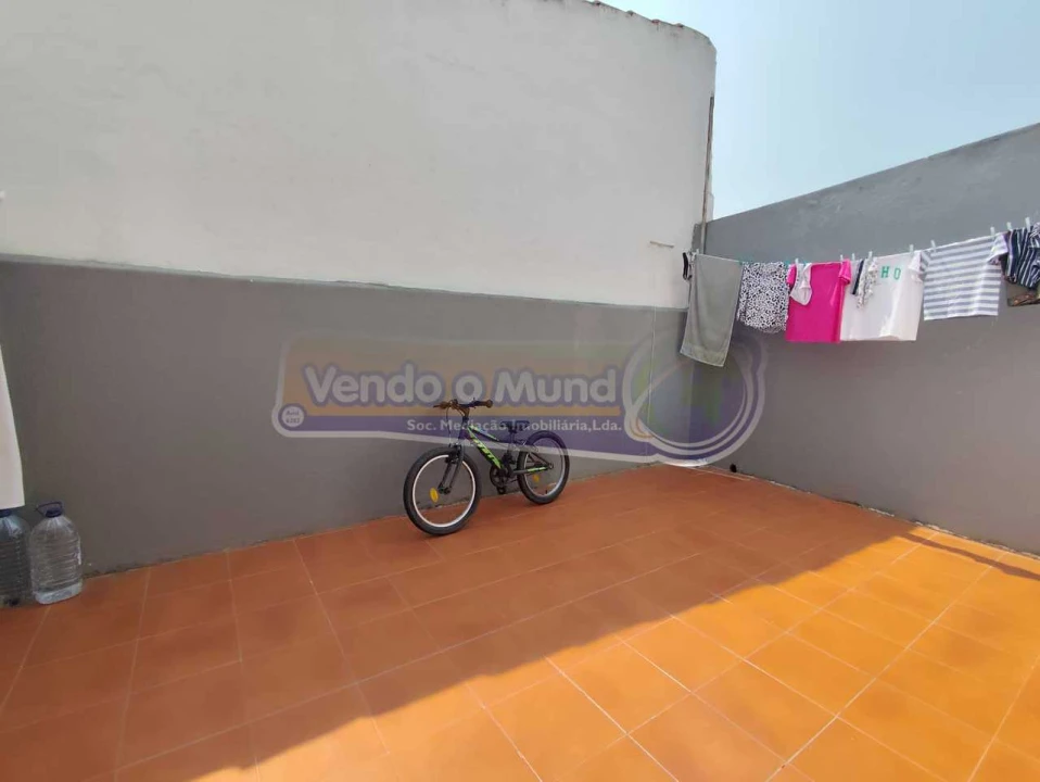 Apartamento T2 para Venda em Benavente Foto 4