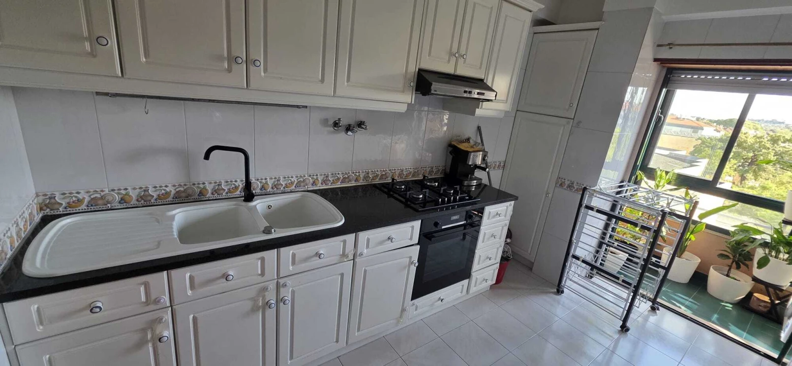 Apartamento T3 para Venda em São João Baptista e Santa Maria dos Olivais Foto 1