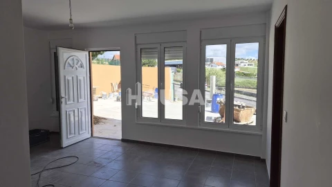 Moradia T3 para Venda em Parceiros e Azoia