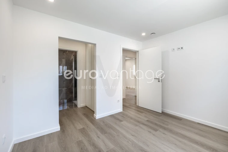 Moradia T3 para Venda em Leiria, Pousos, Barreira e Cortes Foto 13