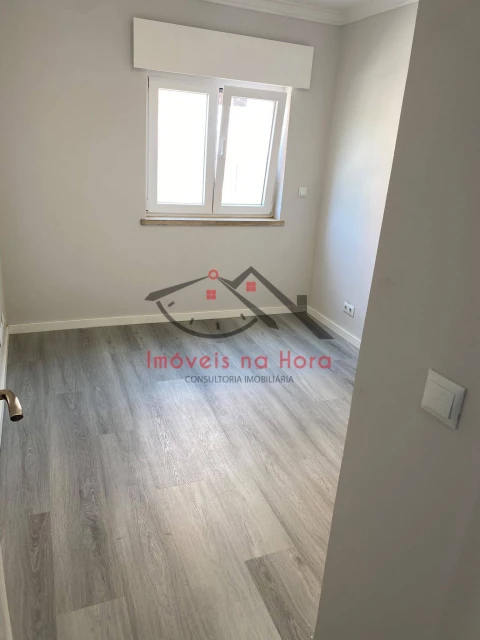 Apartamento T2 para Venda em Corroios