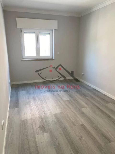 Apartamento T2 para Venda em Corroios
