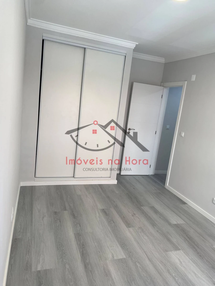Apartamento T2 para Venda em Corroios Foto 13