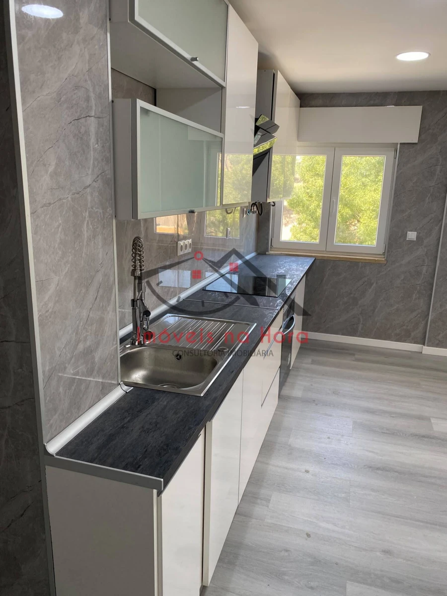Apartamento T2 para Venda em Corroios Foto 12