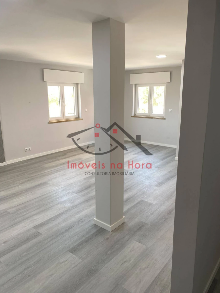 Apartamento T2 para Venda em Corroios Foto 10