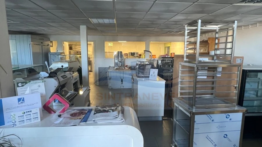 Armazém para Venda em Odivelas