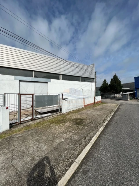 Armazém para Arrendamento em Camarate, Unhos e Apelação