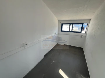 Armazém para Arrendamento em Camarate, Unhos e Apelação