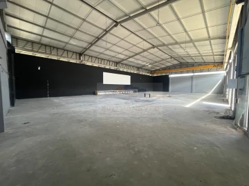 Armazém para Arrendamento em Camarate, Unhos e Apelação