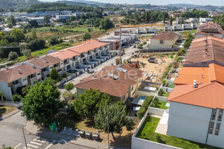 Moradia T4 para Venda em Palmeira Foto 34