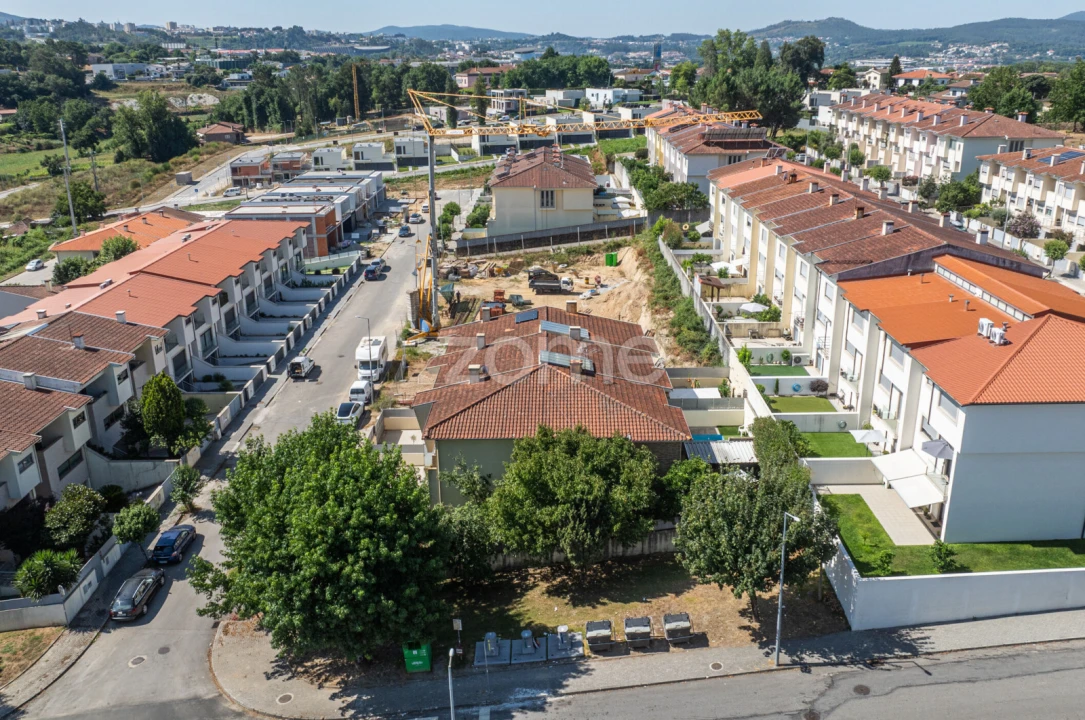 Moradia T4 para Venda em Palmeira Foto 33