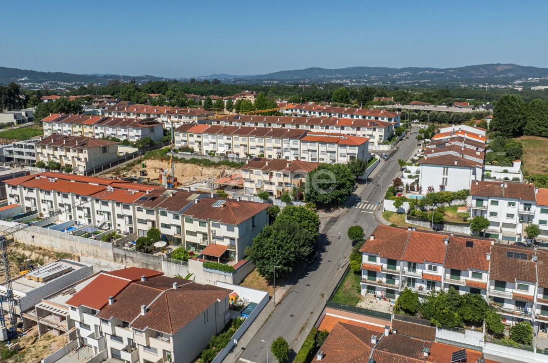 Moradia T4 para Venda em Palmeira Foto 42