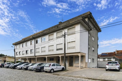 Apartamento T2 para Venda em Nogueira e Silva Escura