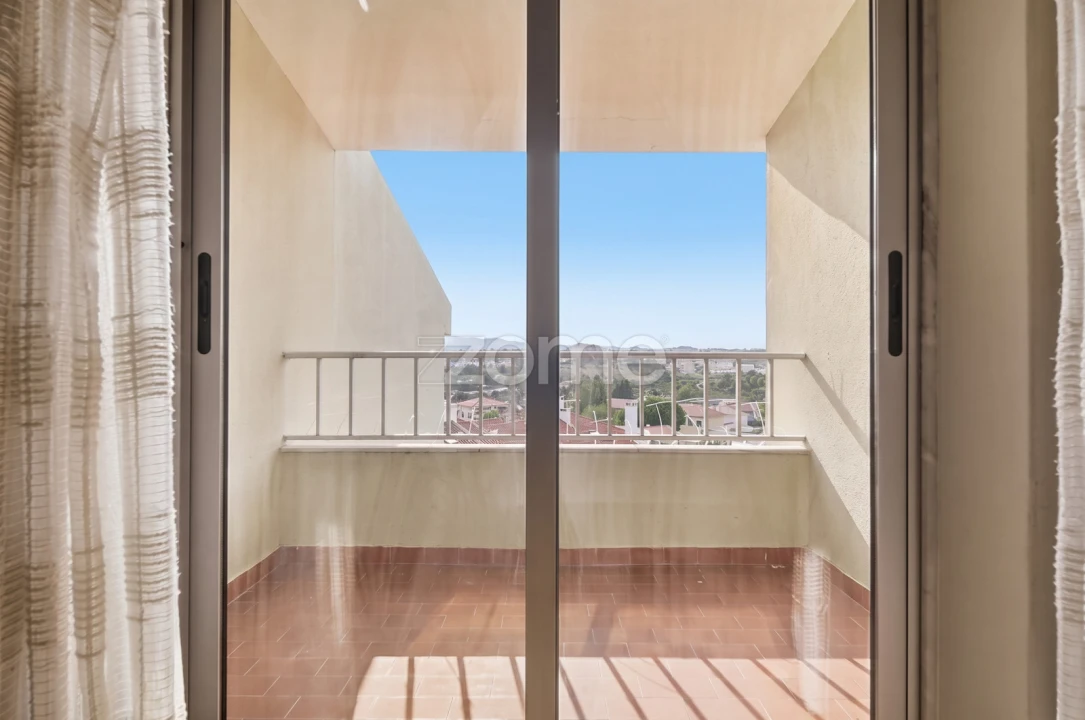 Apartamento T4 para Venda em Carcavelos e Parede Foto 19