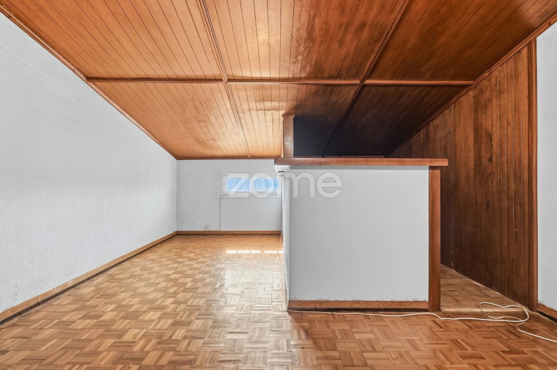 Apartamento T4 para Venda em Carcavelos e Parede Foto 37