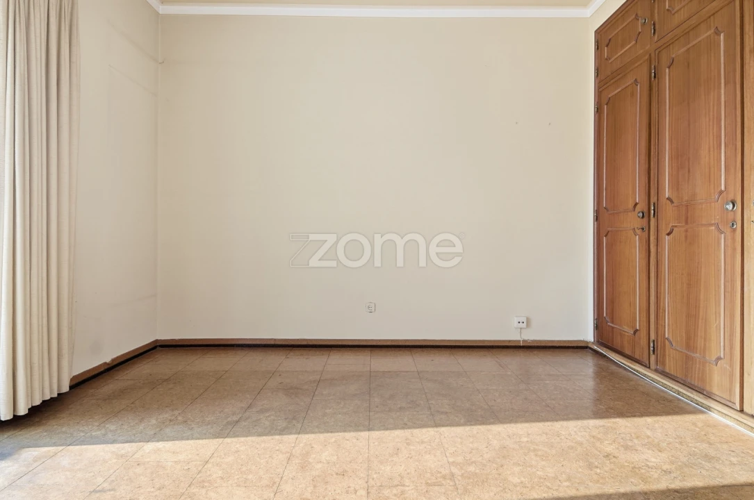 Apartamento T4 para Venda em Carcavelos e Parede Foto 23