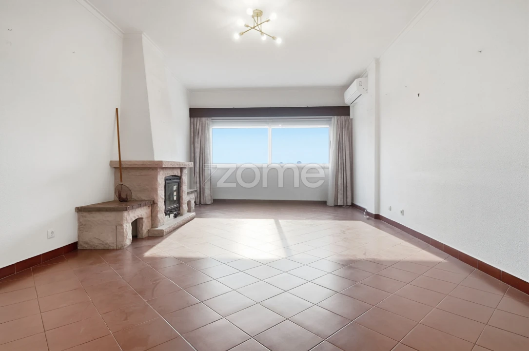 Apartamento T4 para Venda em Carcavelos e Parede Foto 1