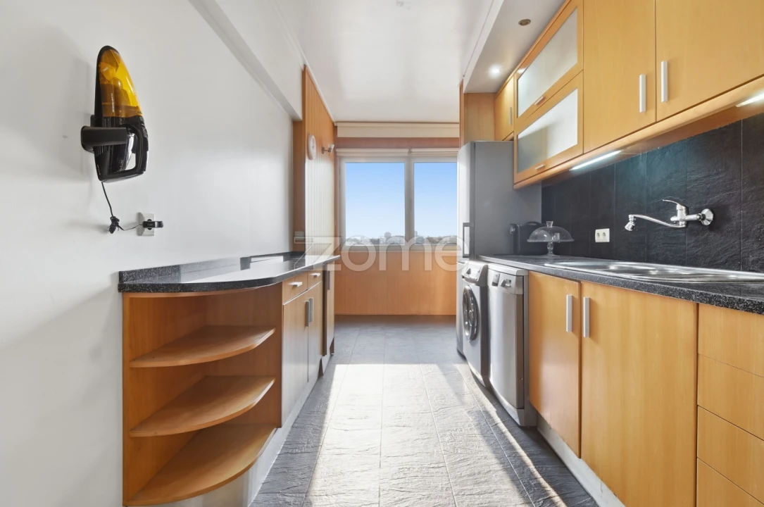 Apartamento T4 para Venda em Carcavelos e Parede Foto 9