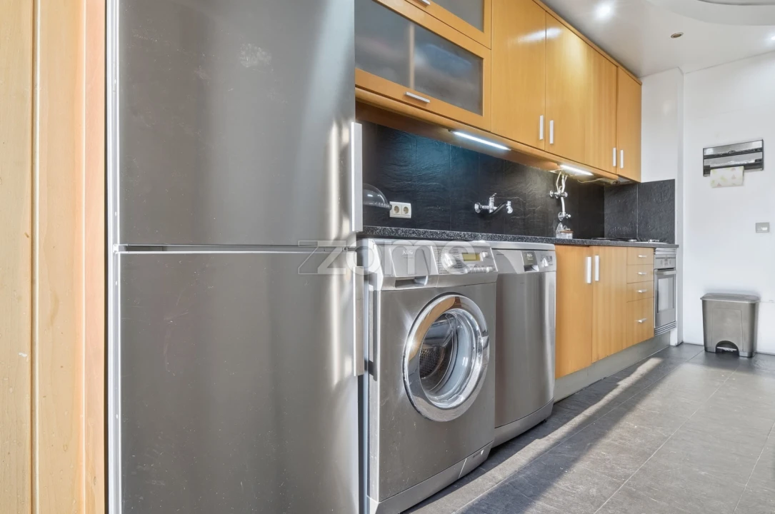 Apartamento T4 para Venda em Carcavelos e Parede Foto 12