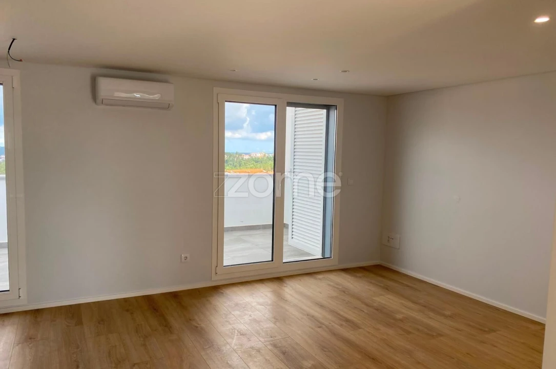 Apartamento T2 para Arrendamento em Leiria, Pousos, Barreira e Cortes Foto 7