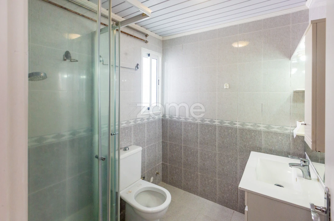 Moradia T4 para Venda em Ponta Delgada (São Sebastião) Foto 24