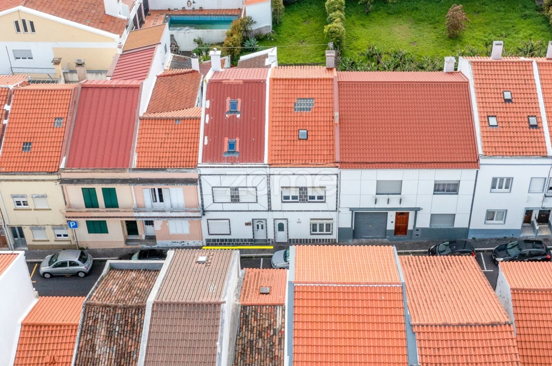 Moradia T4 para Venda em Ponta Delgada (São Sebastião) Foto 33